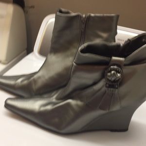 Boots-ankle inside zipper pewter